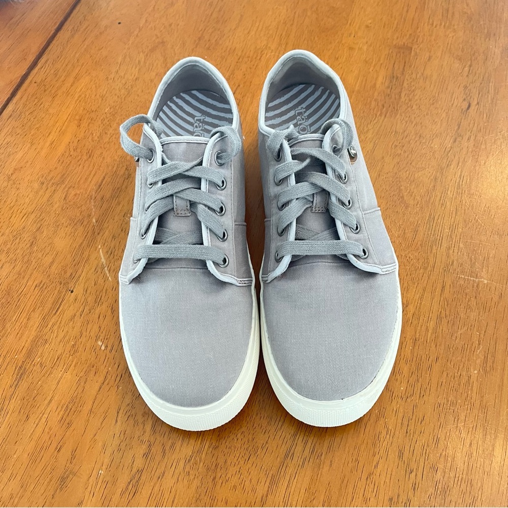 Taos Footwear Light Gray Canvas Sneakers